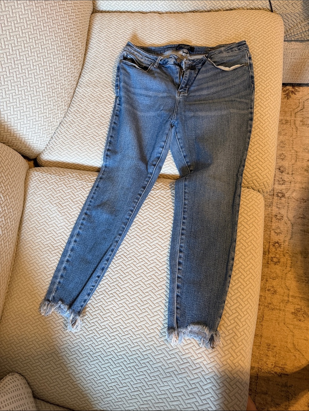 Judy Blue Medium Blue Frayed Ankle Jeans